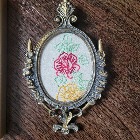 Vintage Lot of 2 embroidered / Cross stitch florals in frames small art Cottage - Picture 3 of 13